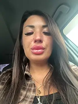 RuslanaXX - Squirt whis open door