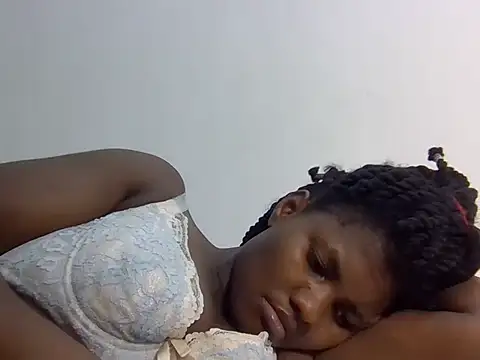 Smallprettygal - show pussy