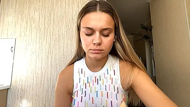 IreneDousay - lips close to cam