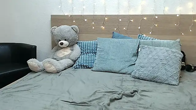 SophieyMoon - Ultimate Crazy Anal Show + DP w Squirt