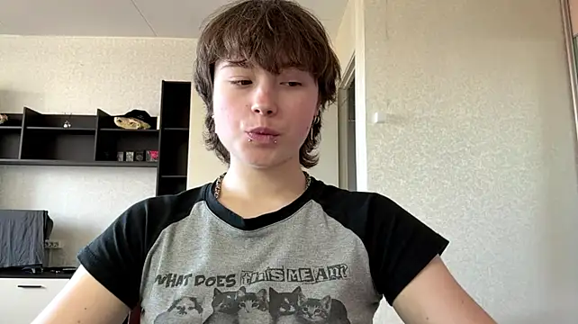 Nellyts - flash boobs