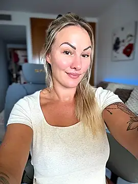 NastyMilf_ - 🦋SPANK ASS RED & BOUNCE IT🦋