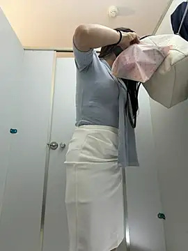 Xiao-Lin - 户外男厕假阳具抽插2分钟