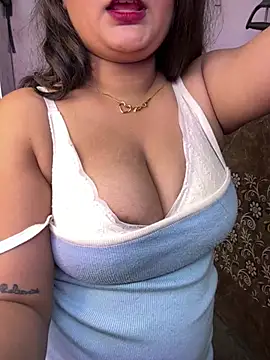 Curvy_DreamGirl - First Day, First Show!