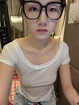 Zhenzhu443 - 随机脱一件