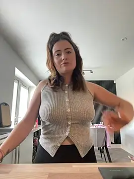 Brunette_Milf_MayaX - Make my day, and show your love