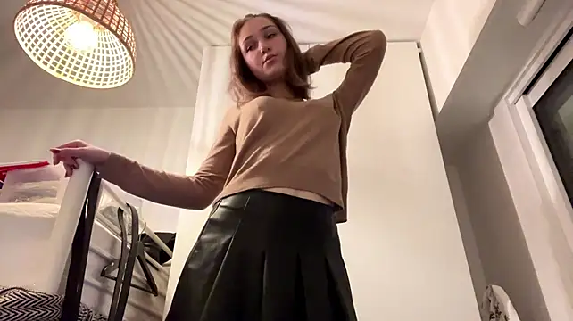Sereneglowz - Show lover part of my bra 👀