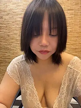 Tina626 - 请妈妈吃火腿肠