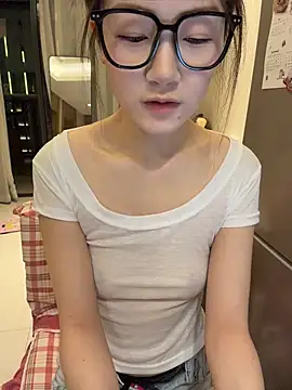 Zhenzhu443 - 随机脱一件