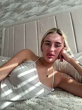 Blondetart69 - SPREAD HOLES DOGGY