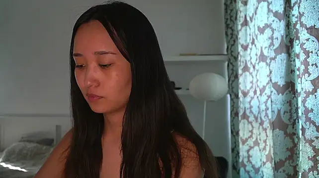 Juliastapes_ - take shirt off :)