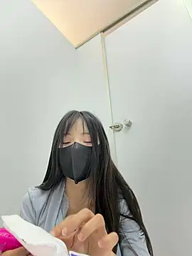 Xiao-Lin - 户外男厕假阳具抽插2分钟