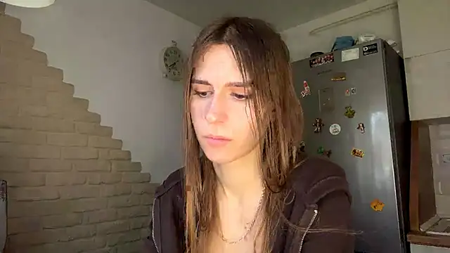 ZaraGuyette - touch shoulder