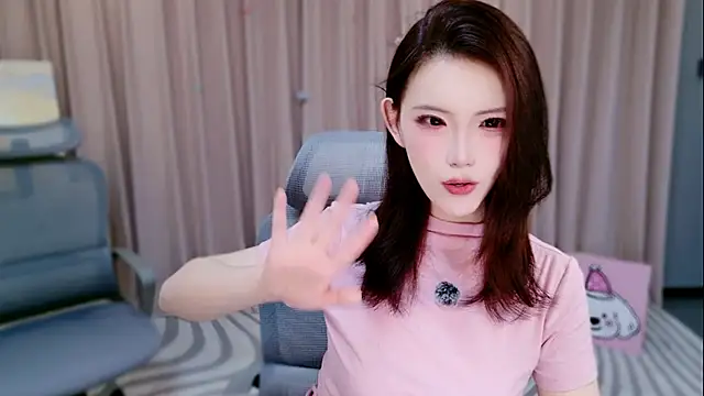 Yiyilailai - 新人第一天请多多关照😘