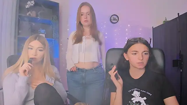 Caroline_honeyy - to play tits