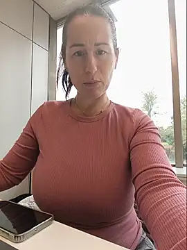 Bichota85 - Escupir tetas+ 2 videos LT