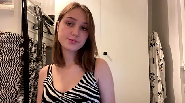 Sereneglowz - Change outfit💗