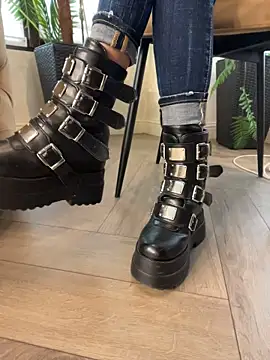 FeetVibe - 💎 Spoil My Soles