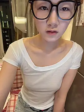 Zhenzhu443 - 随机脱一件