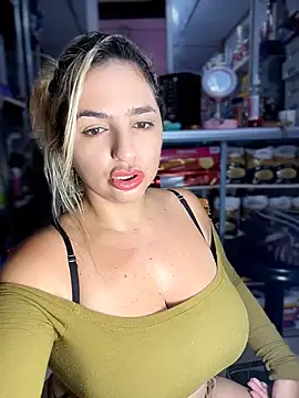 Sammyqueenx21 - Boucing boobs