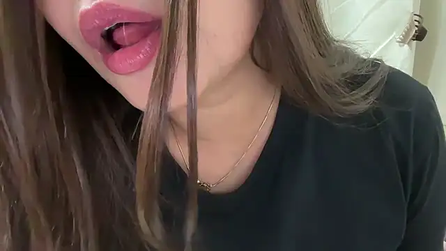 Dikshaindin - show boobs