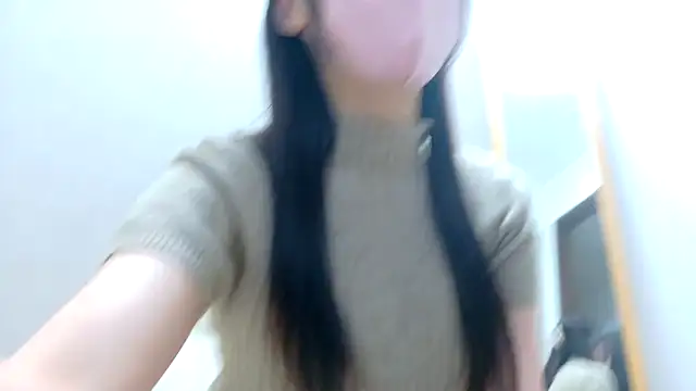Riri__nyan_o0 - 盗撮アングル🩷暑いから上の服脱ぎたい💦