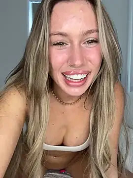SexySaraxxoo - Bend over oil ass 😈