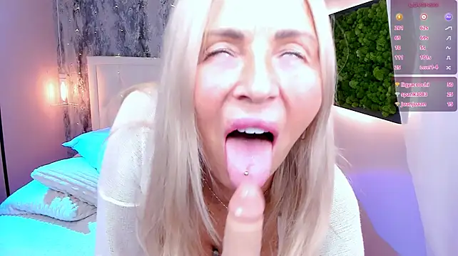 Scarlett_Mai - finger in a pussy