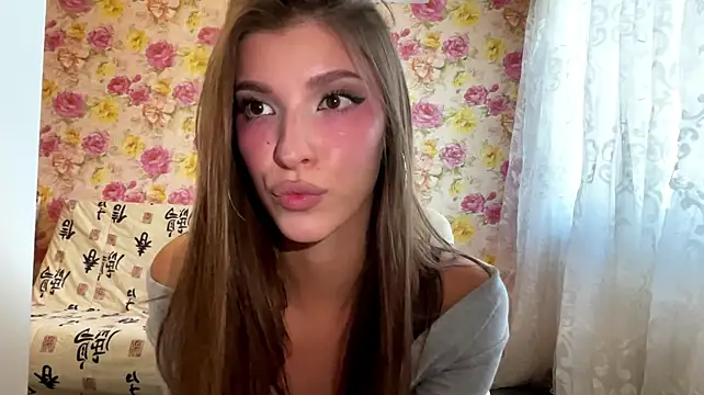 Lerchek_Wia - Lift my cutie dress and show ass closely