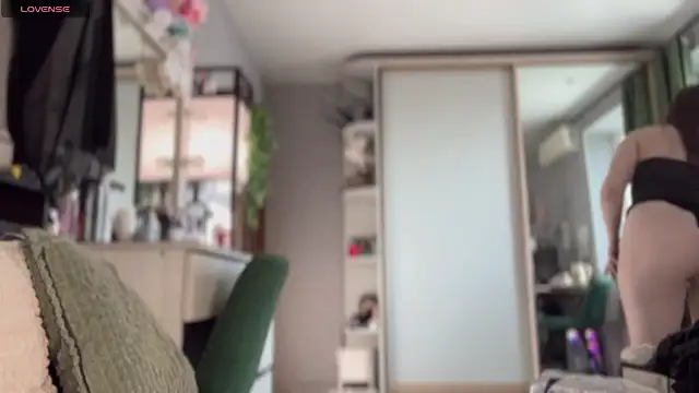 Diora_vibe - A dildo?