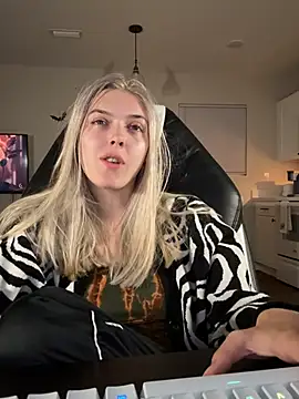 Rainsworld420 - Tittie time