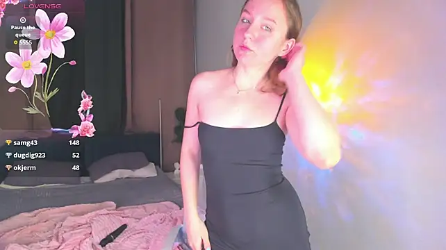 Vicki_Milles - Squeeze my nipples💦