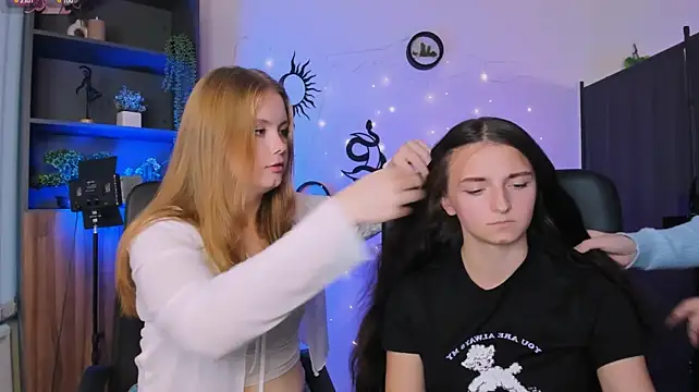 Caroline_honeyy - to play tits