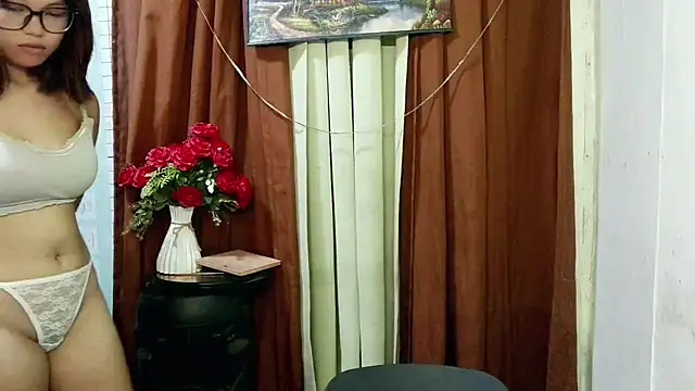 Charmingly_jen - show pussy 5mins.