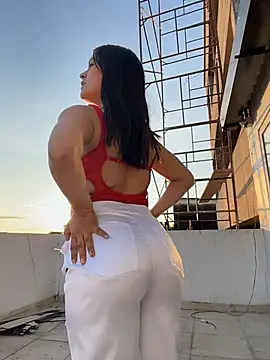 Lola_sweeet18 - Show boobs in the window 🍒
