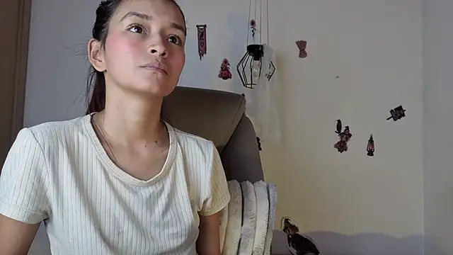 Aura_moons - Show feet