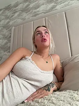 Blondetart69 - SPREAD HOLES DOGGY