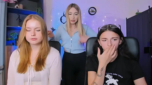Caroline_honeyy - to play tits