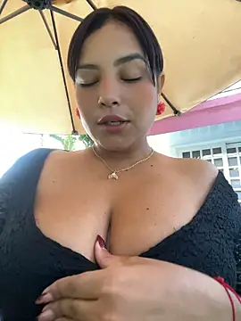 Sara-Vegaa - SHOW TITS AND SUCK NIPPLES IN PUBLIC