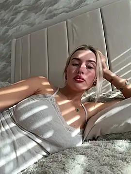 Blondetart69 - SPREAD HOLES DOGGY
