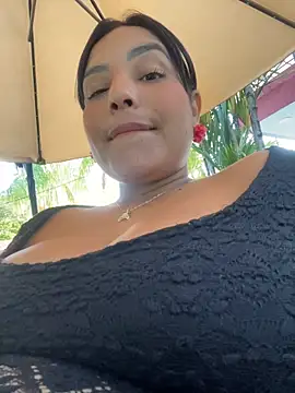 Sara-Vegaa - SHOW TITS AND SUCK NIPPLES IN PUBLIC
