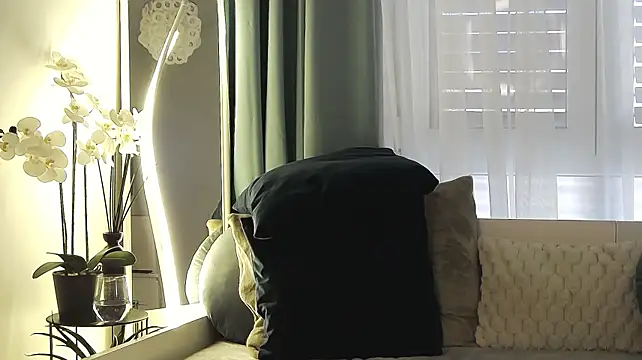 OrianaWade - finger in pussy