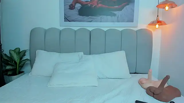 EmmaBoyd - Slide that cock into my juicy pussy 🔥