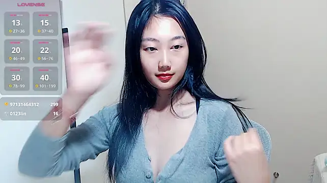 Tutu512 - 玩刺激中 挑战和朋友聊天偷偷玩
