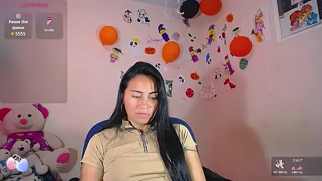 Hanna_girl21 - Put a dildo in her pussy to get her turn