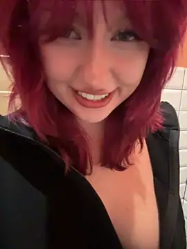 RonnieKiss - no panties with dildo in pussy in public