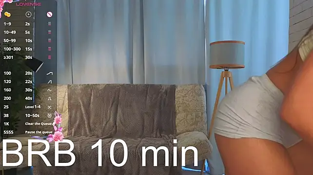 MeiLiscio - 💦 Wet top sticking to my skin💦
