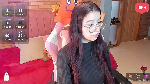 Amy_joones - Flirty pose + kiss to the camera 🔥💋