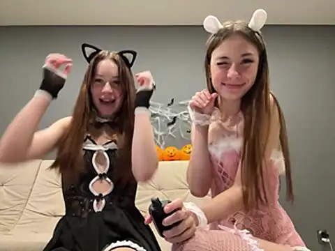 Cowgirl_aimeee - 67 WEREWOLF POSE NO PANTIES