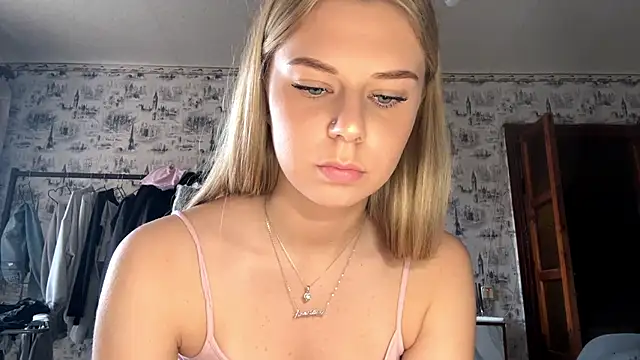 HoneysPiee - flash ass